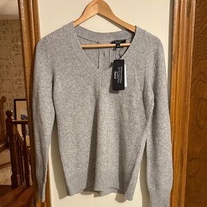 Banana Republic Soft V-Neck Woman’s Sweater